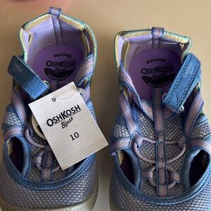 OshKosh B'gosh Blue Water Shoes with Closed Toe Design